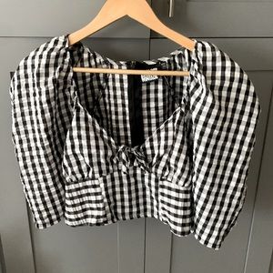 Statement shoulder top